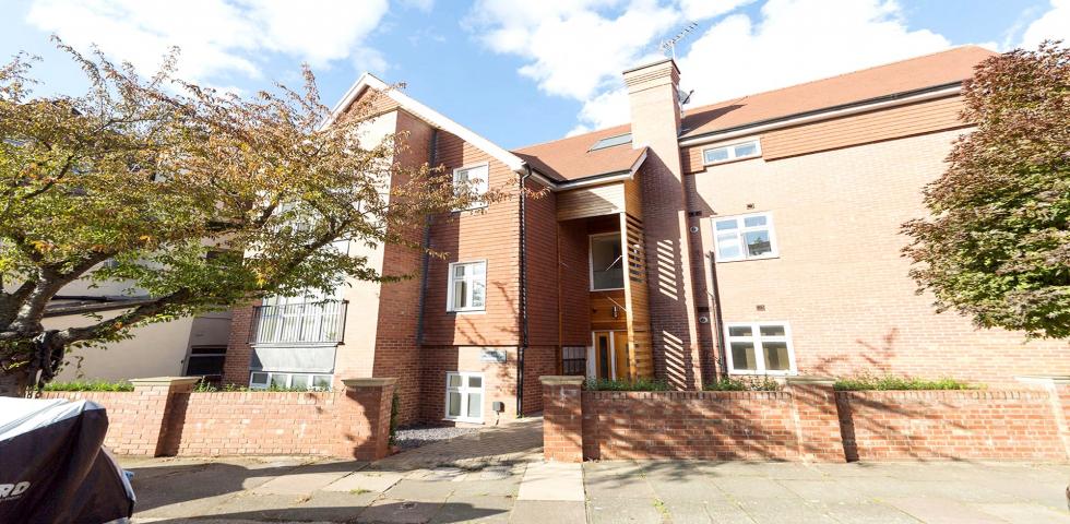 			2 Bedroom, 1 bath, 1 reception Apartment			 Heathfield Park , WILLESDEN GREEN